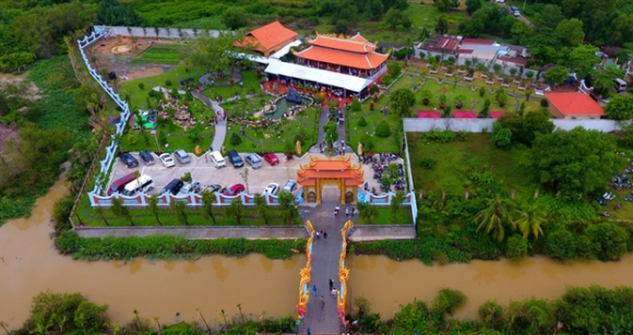 1 Nha Tho Hon 100 Ty Cua Hoai Linh Hang Nam To Chuc Le Gio To San Khau Quy Tu Hang Tram Nghe Si Con Nuoi Dong Thuc Vat Quy Hiem Voi Gia Tri Khung