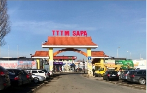 1 Ven Man Su That Phia Sau Chuyen Cho Sapa Dang Duoc Rao Ban Dau Gia