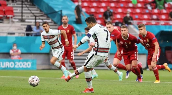 1 Ronaldo Lap Cu Dup Dinh Cao Tao Ra Hang Loat Ky Luc So 1 Lich Su Euro