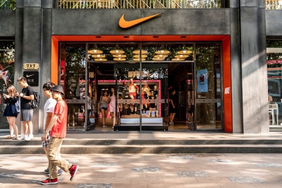 2 Ceo Nike Tuyen Bo Thuong Hieu Nay La Cua Trung Quoc Va Danh Cho Nguoi Trung Quoc