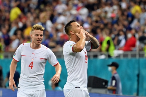 1 Xac Dinh 6 Doi Bong Vao Tu Ket Euro 2021 Bat Ngo Thuy Si Va Ch Sec