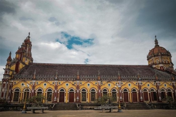 1 Lac Vao Chau Au Thu Nho O Nam Dinh Voi 4 Toa Lau Dai Long Lay Den Me Hoac