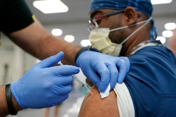 1 My Cho Phep Tiem Tron Vaccine Covid 19 Voi Mui Thu 3