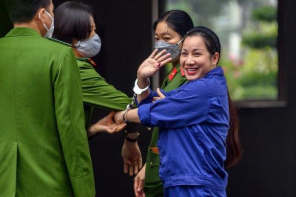 1 Vo Duong Nhue Bi Giam Van Trang Diem Moi Son Mong Do Ra Toa Cong An Thai Binh Len Tieng