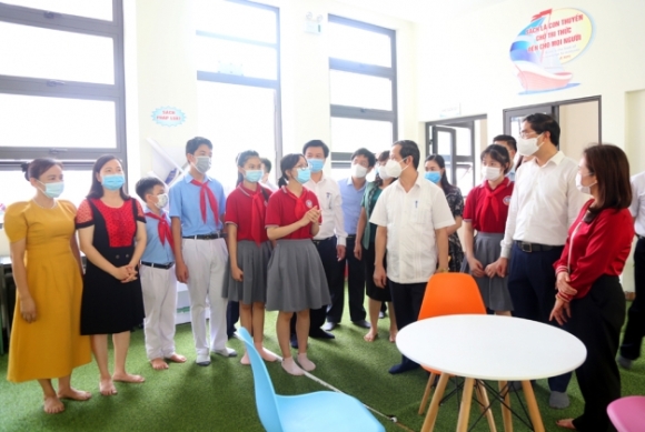 2 Bo Truong Bo Giao Duc Va Dao Tao Nguyen Kim Son Hai Nam Ung Pho Voi Dich Benh Cho Thay Nhung No Luc Rat Dang Ghi Nhan Cua Cac Thay Co