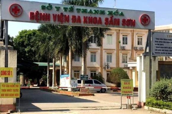 4 Khoi To Vu Co Gai Quy Goi Gao Khoc Van Xin Tham Thiet O Shop Thoi Trang