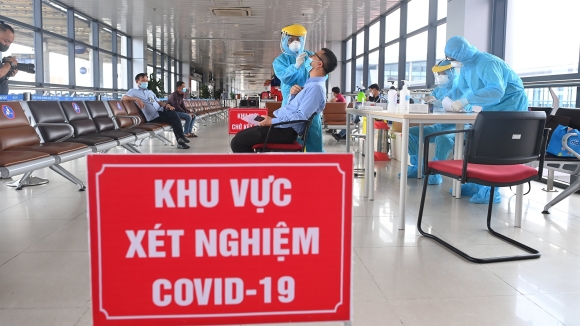 1 Ngay 1512 Co 15527 Ca Covid 19 Ha Noi So Mac Vuot Moc 1000 Cangay