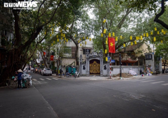 4 Anh Pho Phuong Ha Noi Vang Hoe Ngay Dau Nam Moi