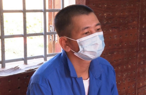 1 Be Trai 2 Tuoi Bi Nguoi Tinh Cua Me Dap Chet