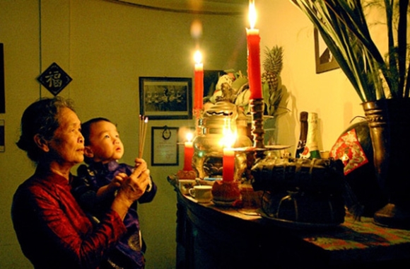 3 Tuc Thap Huong Ngay Tet Cua Nguoi Viet Co Tu Bao Gio Vi Sao Cu Phai Thap Huong Theo So Le