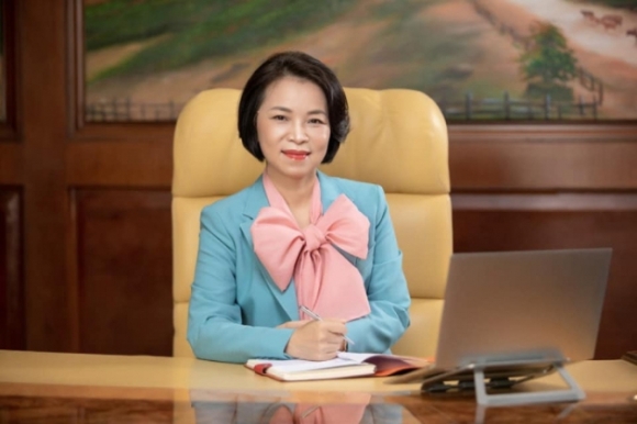 2 Chan Dung Phu Nhan Kin Tieng Cua Ty Phu Pham Nhat Vuong Lan Dau Lo Dien