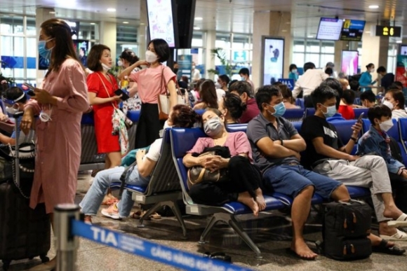 1 San Bay Tan Son Nhat Chat Kin Nguoi Ve Que Don Tet