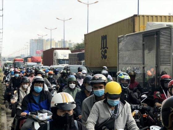 2 San Bay Ben Xe Dong Nghet Nguoi Ve Que An Tet