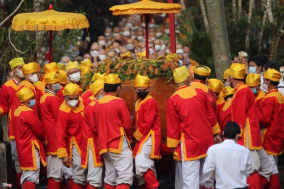 1 Hang Nghin Nguoi Tien Biet Thien Su Thich Nhat Hanh