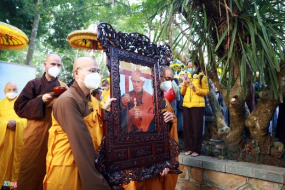 4 Hang Nghin Nguoi Tien Biet Thien Su Thich Nhat Hanh