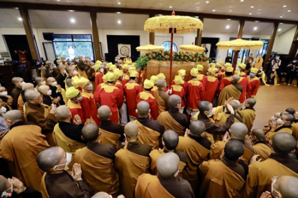 6 Hang Nghin Nguoi Tien Biet Thien Su Thich Nhat Hanh