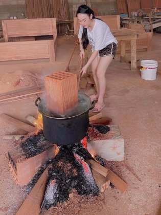 3 Nguoi Viet O Chau Phi A Au Don Tet Nang Niu Lo Dua Hanh Chiec Banh Tet