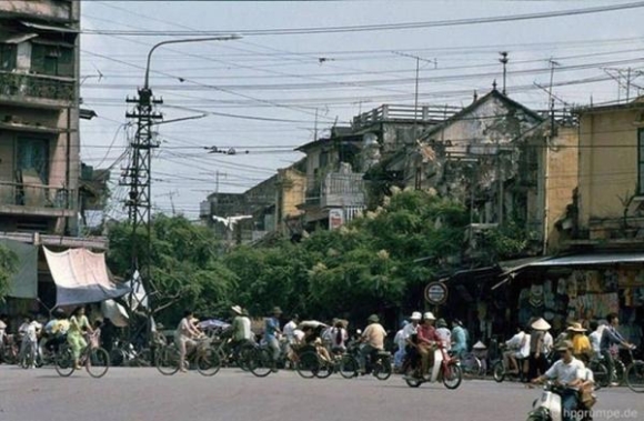 3 Giao Thong Ha Noi Nam 1991 Qua Ong Kinh Nhiep Anh Gia Duc