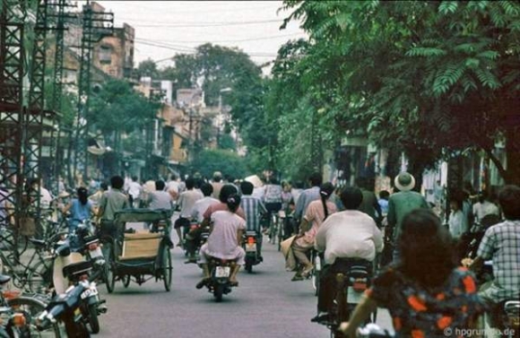 4 Giao Thong Ha Noi Nam 1991 Qua Ong Kinh Nhiep Anh Gia Duc