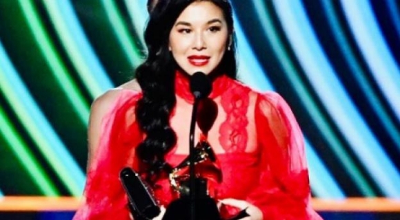 1 Ca Si Sangeeta Kaur Tuc Teresa Mai Doat Grammy Lan Thu 64