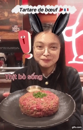 2 Co Gai Viet O Phap Ke Chuyen An Thit Bo Song Tuong Ghe Ron Ma La Mon Tru Danh Tung Khien Mr Bean Khoc Thet