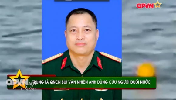 1 Trung Ta Quan Doi Qua Doi Khi Cuu Be Trai Bi Duoi Nuoc O Phu Quoc