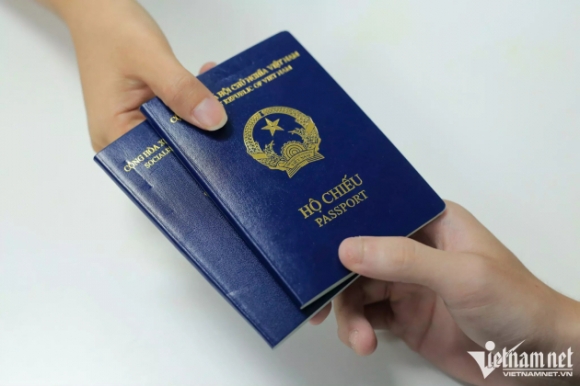 1 Tay Ban Nha Cong Nhan Lai Ho Chieu Mau Moi Cua Viet Nam Kem Dieu Kien
