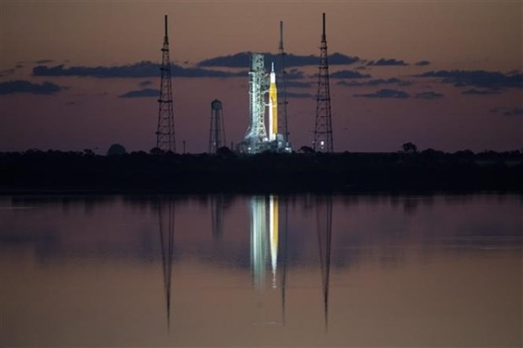 1 Nasa San Sang Cho Su Menh Som Dua Con Nguoi Tro Lai Mat Trang