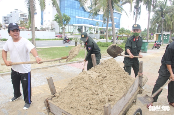 4 Dan Da Nang Keo Ra Bien Don Cat Lap Beo Dat Sau Bao