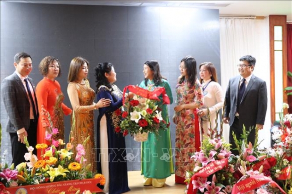 1 Ton Vinh Net Dep Truyen Thong Cua Phu Nu Viet Nam Tai Duc