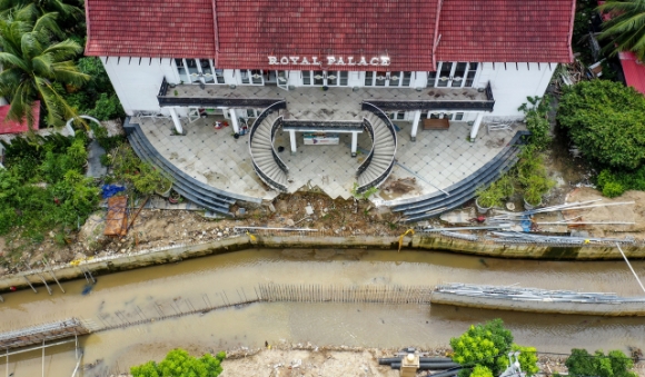 10 Nguoi Quy Nhon Xot Xa Nhin Tivi Tu Lanh Bi Nhan Chim Trong Nuoc