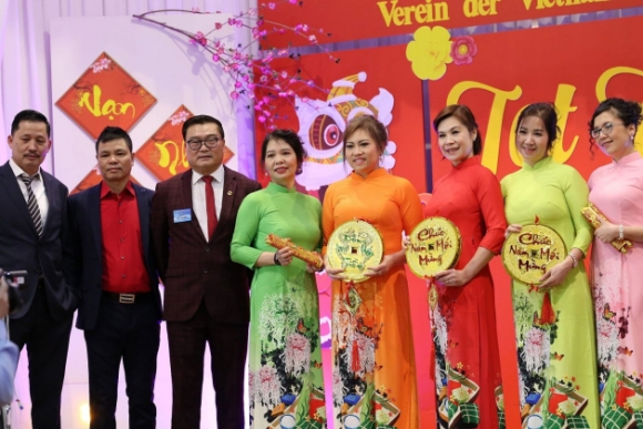 1 Kieu Bao O Nhieu Thanh Pho Cua Duc Huong Ve Tet Que Huong