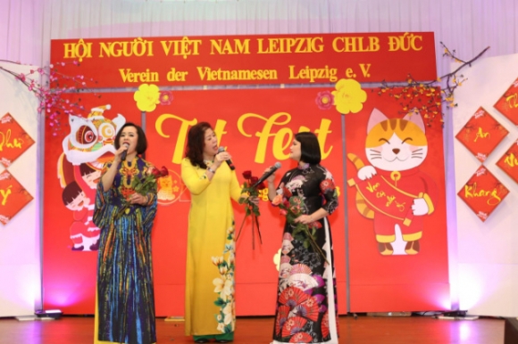 2 Kieu Bao O Nhieu Thanh Pho Cua Duc Huong Ve Tet Que Huong