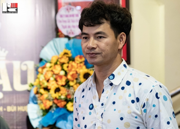 1 Tu Vu Xuan Bac Nghi Ve Chuyen Ngam Chiec Bong Cua Minh Tren Tuong