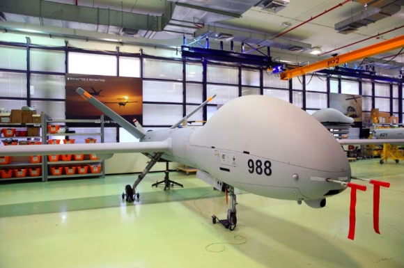 Israel ra mắt siêu vũ khí: Drone chiến đấu mang cả tấn đạn dược