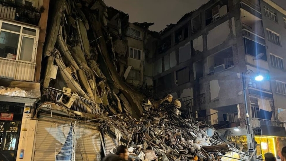 HÀNG TRĂM NGƯỜI CHẾT: Kinh hoàng động đất ở Thổ Nhĩ Kỳ và Syria