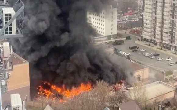 Video nổ và cháy lớn ở trụ sở Cơ quan An ninh Liên bang Nga, khói lửa bốc ngùn ngụt