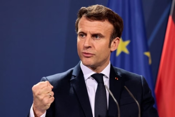 Chính phủ Pháp 'thoát hiểm' trong gang tấc