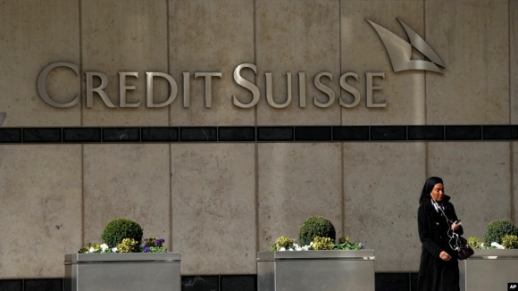 Cổ phiếu ngân hàng khắp thế giới giảm mạnh do khủng hoảng Credit Suisse