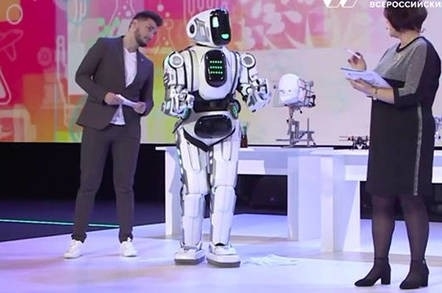 1 Robot Hien Dai Vua Duoc Nga Gioi Thieu Thuc Chat La Bo Trang Phuc Do Nguoi Dong