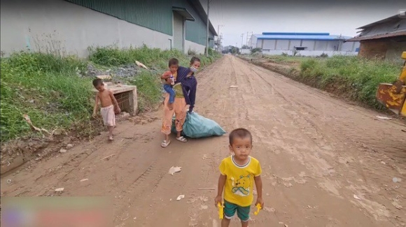 Đời sống BÌNH LUẬN Tiểu thư nhà giàu cãi lời cha mẹ cưới người đàn ông nghèo, 9 năm sau nhặt rác nuôi 4 đứa con mong chờ ngày được tha thứ