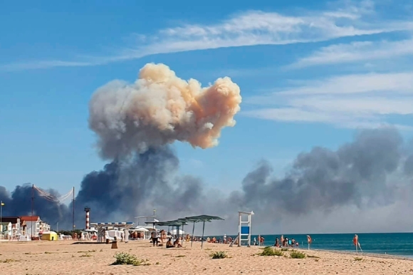 Ukraine dồn dập tấn công căn cứ của Nga ở Crimea