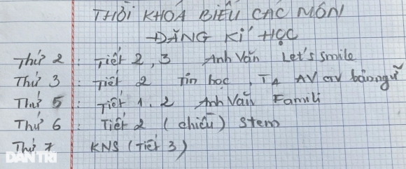 2 Hoc Sinh Ganh Gan Chuc Tiet Hoc Lien Kettuan Khong Hoc Ra Khoi Lop