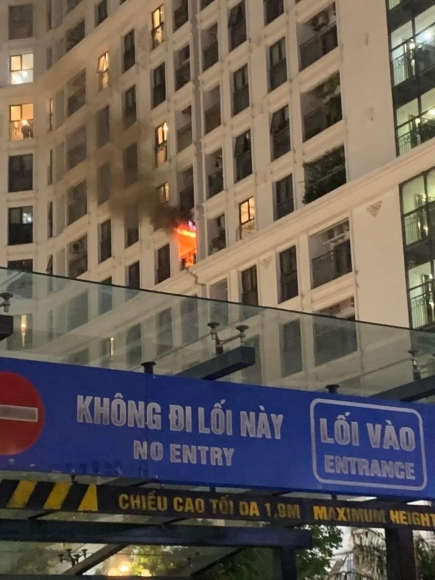 Cháy chung cư ở Hà Nội trong đêm