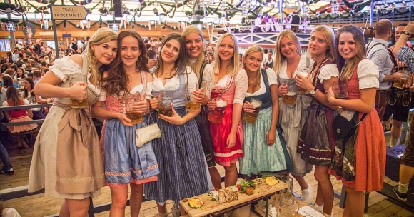 Độc đáo lễ hội Bia Oktoberfest với những bản sắc riêng