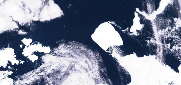 Tảng băng trôi lớn nhất thế giới dịch chuyển sau 37 năm