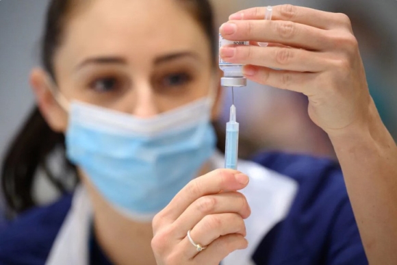1/4 số người tiêm vắc xin Moderna, Pfizer gặp phản ứng miễn dịch ngoài ý muốn