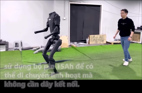2 Trung Quoc Khoe Robot Hinh Nguoi Da Nang Va Manh Me Nhat The Gioi