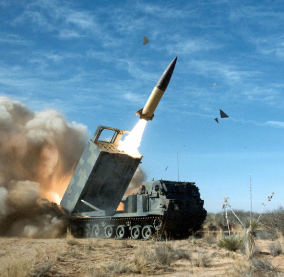 Mỹ bí mật chuyển tên lửa ATACMS tầm xa tới 300km cho Ukraine