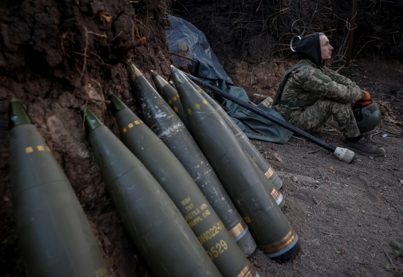Mỹ chuẩn bị gói vũ khí 1 tỷ USD cho Ukraine giữa "cơn khát" đạn pháo